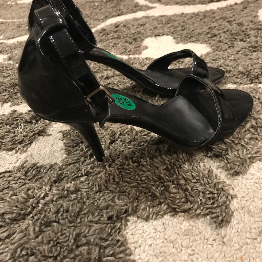 Black sandals.